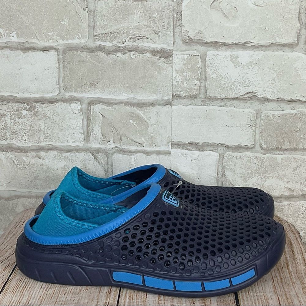 NWOT Men's Navy & Blue Water Shoes Size 43